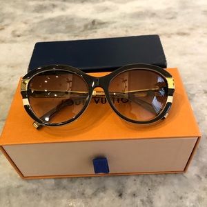Louis Vuitton Petit Soupcon Cat Eye Sunglasses